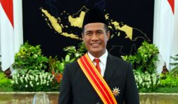 Dapat Penghargaan dari Presiden Jokowi, Mantan Mentan Amran: Ini untuk Petani Indonesia - JPNN.com
