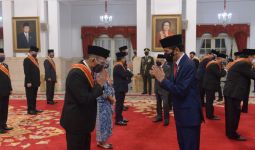 Muhadjir Effendy Dianugerahi Tanda Kehormatan, Bukan karena Prestasi sebagai Menko PMK - JPNN.com
