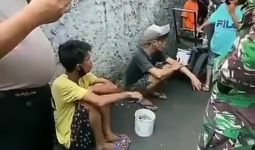Terpergok Mencuri Handphone, Dua Pengamen Ondel-ondel Ditangkap Warga, Nih Tampangnya - JPNN.com