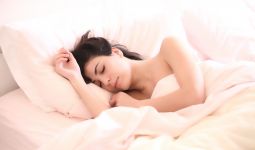 Tidur Menyamping bisa Kurangi Risiko Alzheimer - JPNN.com
