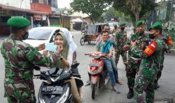 Tentara di Medan Baik Banget Sampai-Sampai Memasangkan Masker Kepada Seorang Gadis - JPNN.com