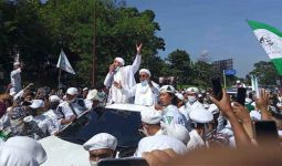 Lautan Manusia Sambut Habib Rizieq dengan Selawat, Simpang Gadog Lumpuh, Ciawi Macet - JPNN.com