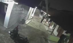 Silakan Amati Kelakuan Pria yang Tertangkap CCTV Ini, Viral - JPNN.com