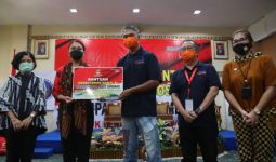 Penasihat DWP Kemensos RI Salurkan 1.318 Paket Bansos di 41 Hotel Yogyakarta - JPNN.com