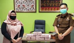 Lihat, Tumpukan Uang Ini Hasil Korupsi yang Dikembalikan Azwar - JPNN.com