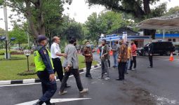 Pengin Bertemu Pejabat, Demonstran Nekat Terobos Gerbang Kemenhub - JPNN.com