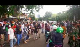 FPI Adang Prajurit TNI-Polri Saat Copot Baliho Rizieq Shihab, Tegang - JPNN.com