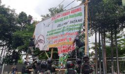 Pasukan TNI Bergerak Bersama 4 Panser Anoa ke Petamburan, Mencopot Baliho Habib Rizieq - JPNN.com