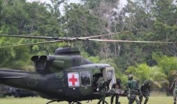 Detik-detik Helikopter TNI AD Evakuasi Korban di Medan Tempur - JPNN.com