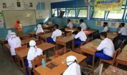 Sekolah di Karawang Siap Menjalani KBM Tatap Muka - JPNN.com