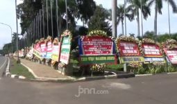 Karangan Bunga Penuhi Markas Kodam Jaya, Dukung TNI yang Copot Baliho Habib Rizieq - JPNN.com