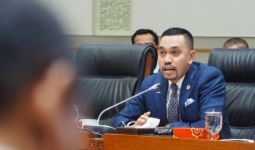 Sahroni Minta Menkes Dahulukan Vaksinasi Covid-19 untuk TNI-Polri, DPR Belakangan Saja - JPNN.com