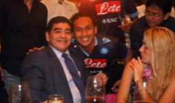 Maradona dalam Kenangan Anak-Anak Surabaya - JPNN.com