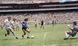 Kontroversi 'Tangan Tuhan' Maradona, Dibicarakan Sepanjang Masa - JPNN.com