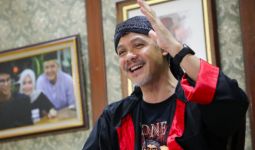Pak Ganjar Bikin Peserta Daring Kaget dengan Gaya Berpakaiannya Hari Ini - JPNN.com