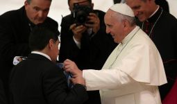 Maradona Tutup Usia, Paus Fransiskus Terus Mengingatnya Dalam Doa - JPNN.com