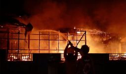 Kebakaran Menghanguskan Sekolah dan Rumah - JPNN.com