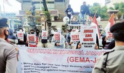 Gelar Aksi Demo di Depan Mabes Polri, Mahasiswa Sampaikan Tuntutan Ini - JPNN.com