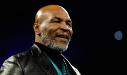 Penyebab Insiden Berdarah Mike Tyson dengan Pria Mabuk di Dalam Pesawat, Sempat Ditahan - JPNN.com