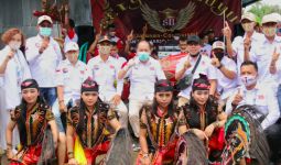 Seniman Kapuas Beberkan Kepedulian Ben Bahat kepada Budaya Tradisional - JPNN.com
