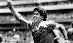 Jersey Maradona Saat Cetak Gol 'Tangan Tuhan' Diburu, Pemiliknya Bilang Begini - JPNN.com