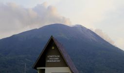 Suara Dentuman Terdengar Sangat Keras dari Gunung Ili Lewotolok - JPNN.com