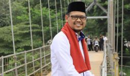 Tak Hanya Jago Berpolitik, Imam Budi Hartono Juga Piawai Menulis Lagu   - JPNN.com