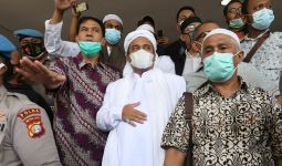 Reaksi Habib Rizieq soal Tersangka Teroris Mengaku FPI dan Dibaiat di Hadapan Munarman - JPNN.com