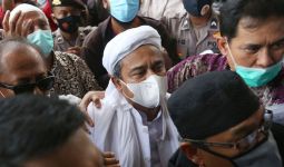 Info Terkini Kesehatan Habib Rizieq, Aziz: Mohon Doanya - JPNN.com