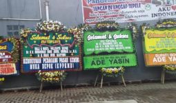 Ade Yasin Sampai Kirim 2 Karangan Bunga ke Depok - JPNN.com