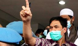 Sidang Kasus Habib Rizieq, Munarman Meninggalkan Ruangan Sembari Mengomel - JPNN.com