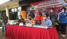 Penganiayaan Bu Lurah Cipete Utara, RK yang Mencekik Leher, PK Mencakar Wajah - JPNN.com