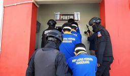 Dikawal Petugas Bersenjata Lengkap, 50 Napi Bandar Narkoba dari Aceh Dipindah ke Nusakambangan - JPNN.com