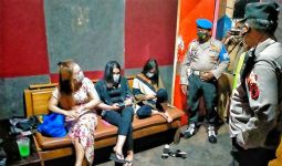 Ai, Lihat Gaya 3 Wanita Pemandu Karaoke Saat di Hadapan Pak Polisi - JPNN.com
