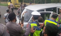 Mobil yang Mengangkut 6 Santri Digeledah, Polisi Temukan Busur dan Anak Panah - JPNN.com