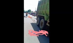 Dihantam Dump Truck, Sekeluarga Tewas di Tempat, Ngeri - JPNN.com