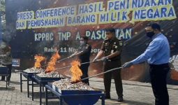 Bea Cukai Musnahkan Barang Ilegal Hasil Penindakan di Tiga Provinsi - JPNN.com