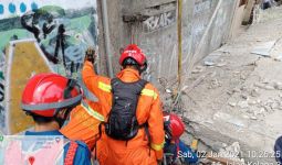 Tembok Ruko di Jagakarsa Jaksel Roboh, Satu Nyawa Melayang - JPNN.com