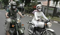 Ultah Pernikahan, Kang Emil Beri Motor Klasik untuk Istrinya, Duh Romantisnya - JPNN.com