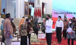 Jokowi Sampaikan Dua Pesan Saat Peluncuran Bantuan Tunai se-Indonesia 2021 - JPNN.com