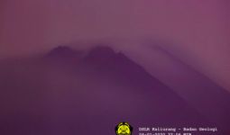 Gunung Merapi Mengeluarkan Guguran Diduga Lava Pijar - JPNN.com