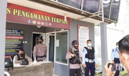 Polisi Bersenjata Lengkap Bersiaga di Lapas Gunungsindur Bogor - JPNN.com