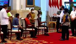 Presiden Jokowi Serahkan SK Hutan Sosial, Hutan Adat dan TORA, Begini Perinciannya - JPNN.com