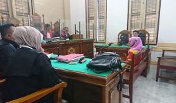Sambil Menahan Tangis, Istri Minta Suami Dihukum Mati - JPNN.com