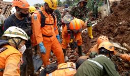 Awas, Pergerakan Tanah Masih Terjadi di Lokasi Longsor Sumedang - JPNN.com