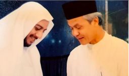 Kenangan Indah Ganjar Pranowo tentang Syekh Ali Jaber, Kisah soal Tiket Pesawat dan Janji Bertemu di Madinah - JPNN.com