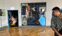Banjir Setinggi Paha Rendam Rutan Barabai, 56 Narapidana Dievakuasi - JPNN.com