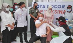 Usai Divaksin Covid-19, Wakil Wali Kota Bogor Langsung Merasakan... - JPNN.com