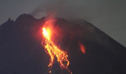 Hingga Pagi Tadi, Gunung Merapi Sudah Semburkan Lava Pijar Puluhan Kali - JPNN.com
