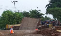 Air Deras, Jembatan Rusak, Kalsel-Kaltim Lumpuh - JPNN.com